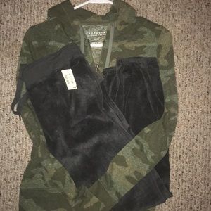 Aeropostale joggers and sweatshirt! NWT!